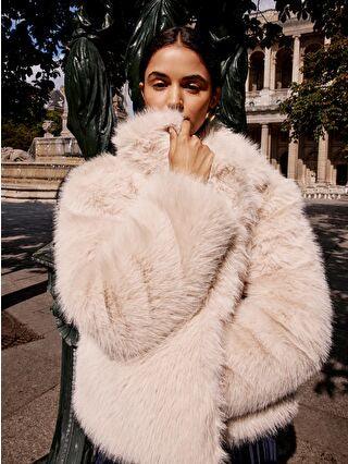 Ecru Collar Women's Fur Coat - alotasawkli