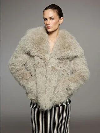 Beige Jacket Collar Women's Fur Coat - alotasawkli