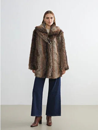 Brown Collar Women's Fur Coat - alotasawkli