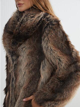 Brown Collar Women's Fur Coat - alotasawkli