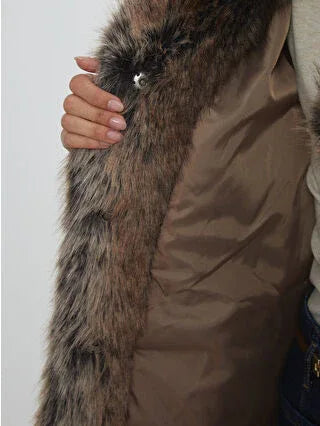 Brown Collar Women's Fur Coat - alotasawkli