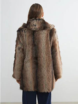 Brown Collar Women's Fur Coat - alotasawkli