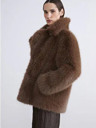 Brown Collar Women's Fur Coat - alotasawkli
