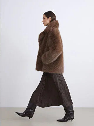 Brown Collar Women's Fur Coat - alotasawkli