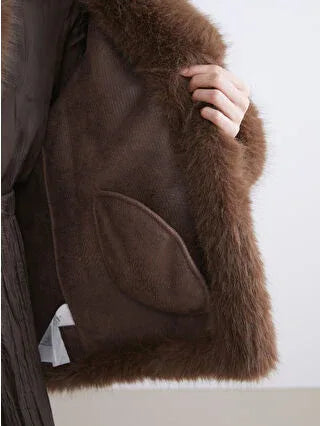 Brown Collar Women's Fur Coat - alotasawkli