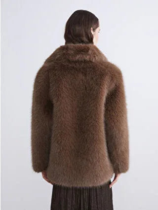Brown Collar Women's Fur Coat - alotasawkli