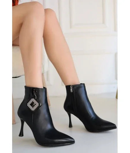 Moose Black Leather Heeled Boots - alotasawkli