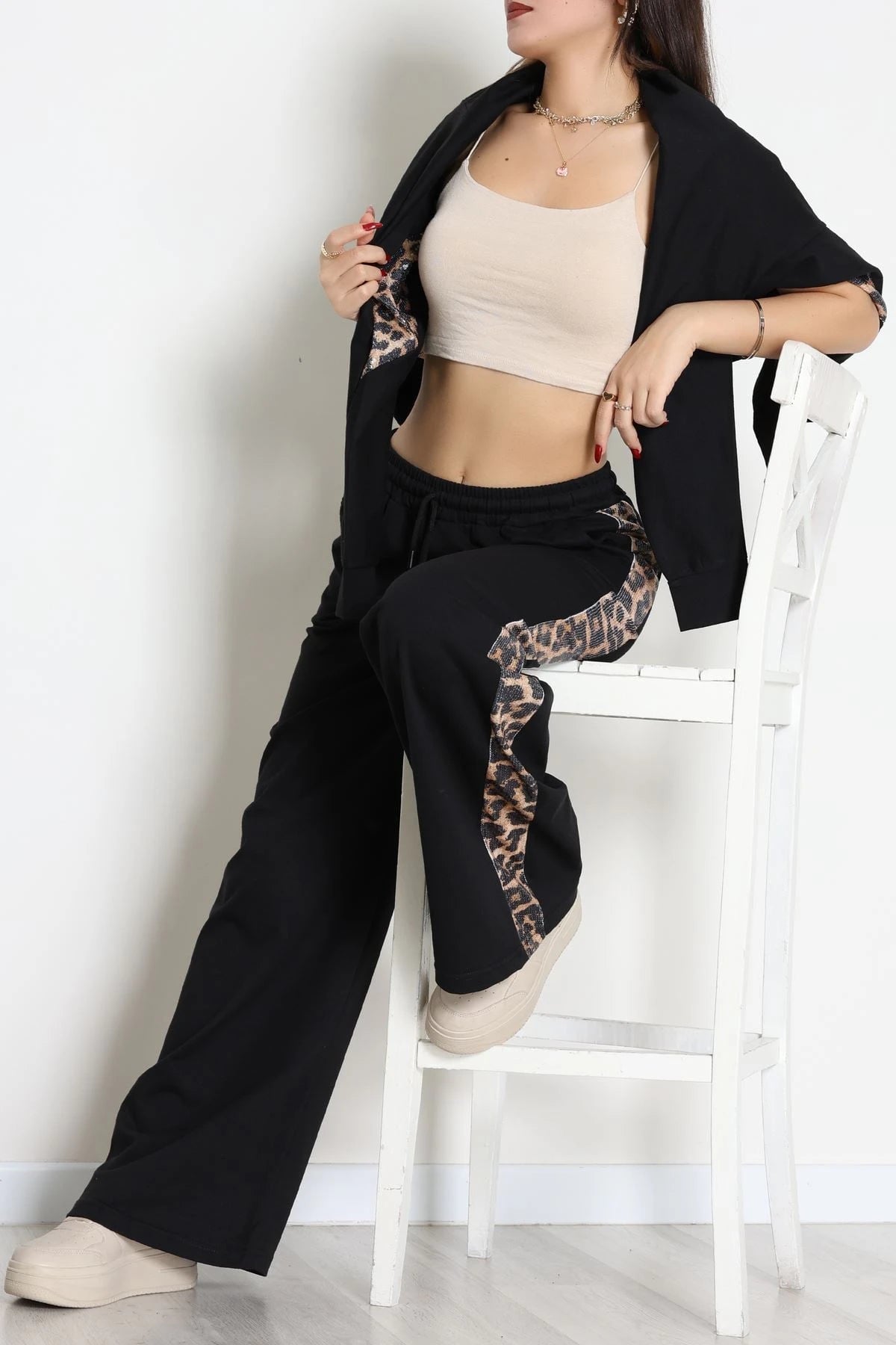 Women's Sequin-Trimmed Two-Thread Tracksuit Set in Black