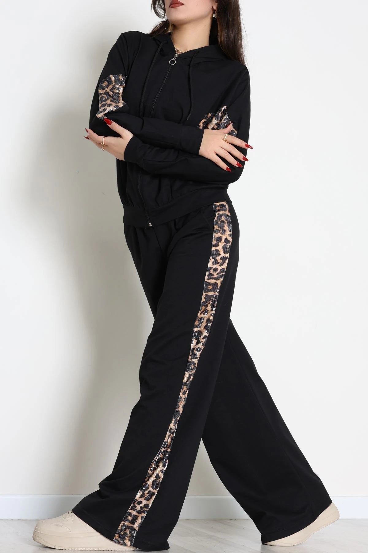 Women's Sequin-Trimmed Two-Thread Tracksuit Set in Black