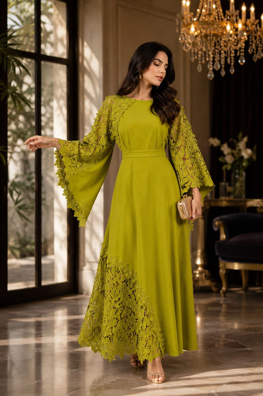 A luxurious dress in a distinctive color and with elegant lace details that gives you an unforgettable presence