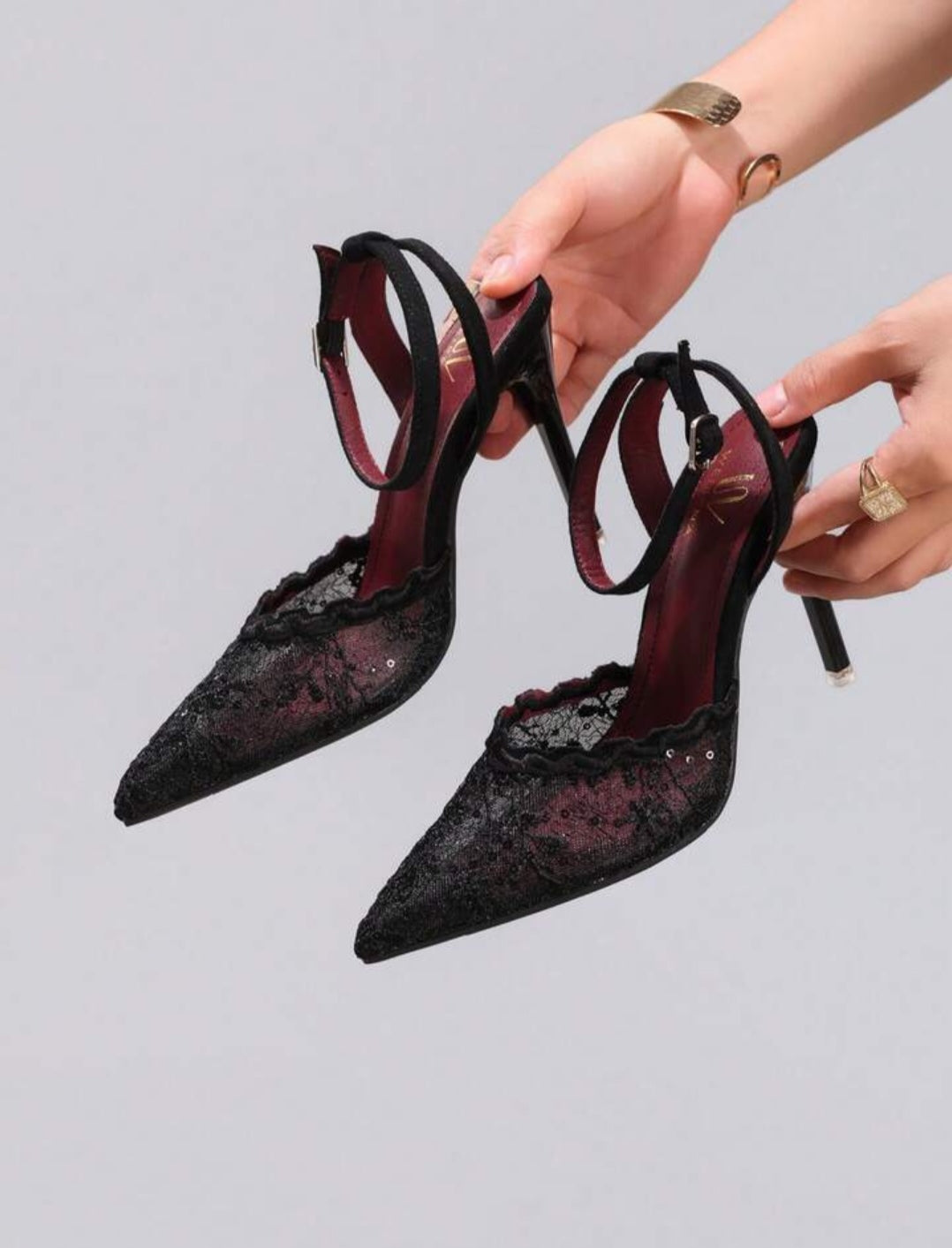 Fashionable Lace Embroidered High Heel Shoes