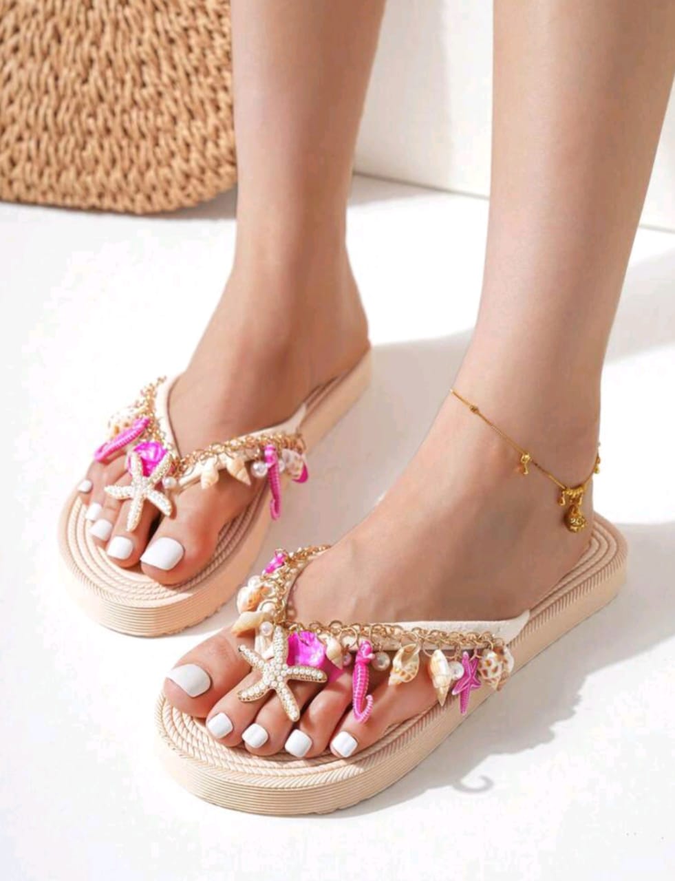 Nautical-style slides adorned with stars and seashells—perfect for summer and the beach for a comfortable look