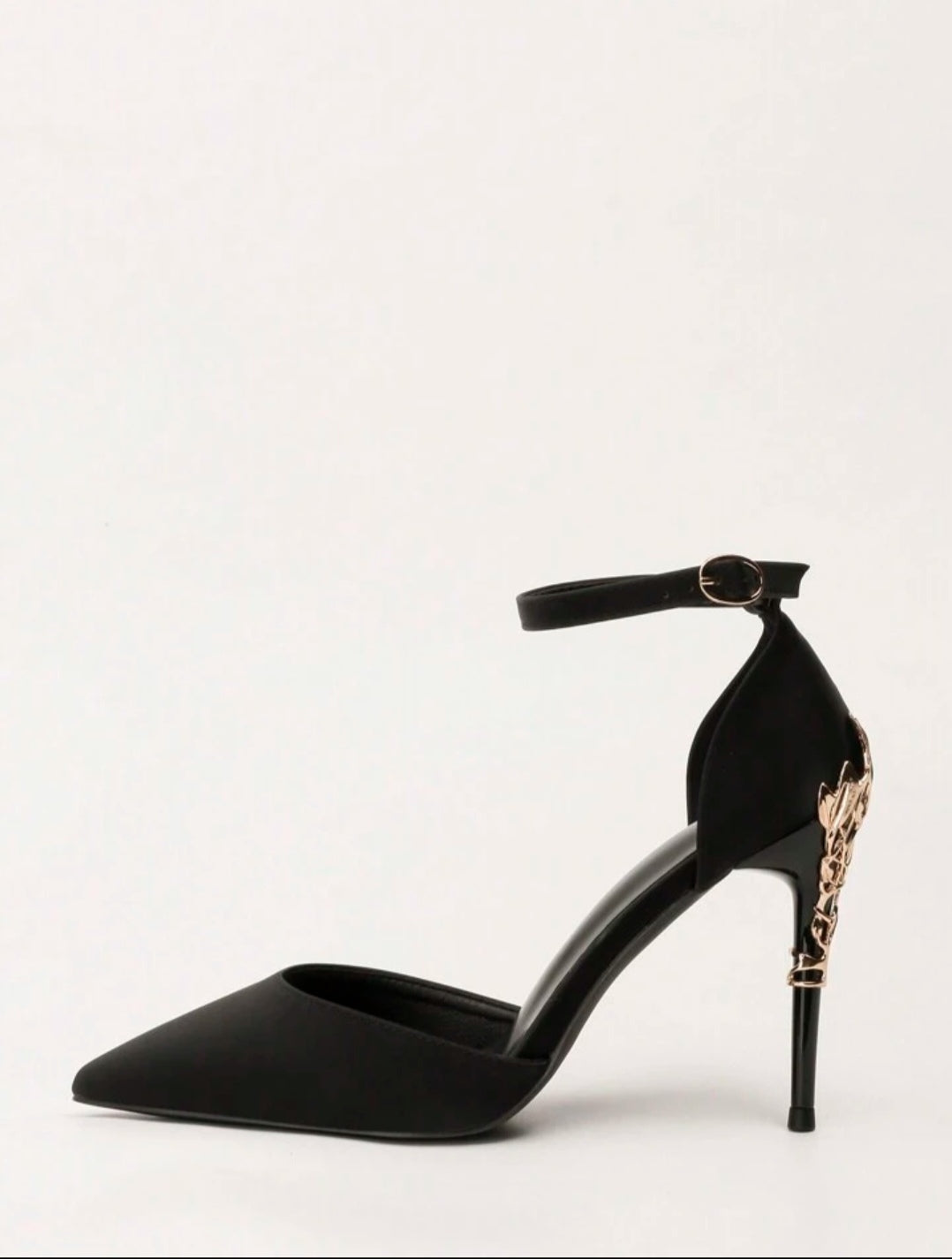 Luxurious and captivating women's footwear