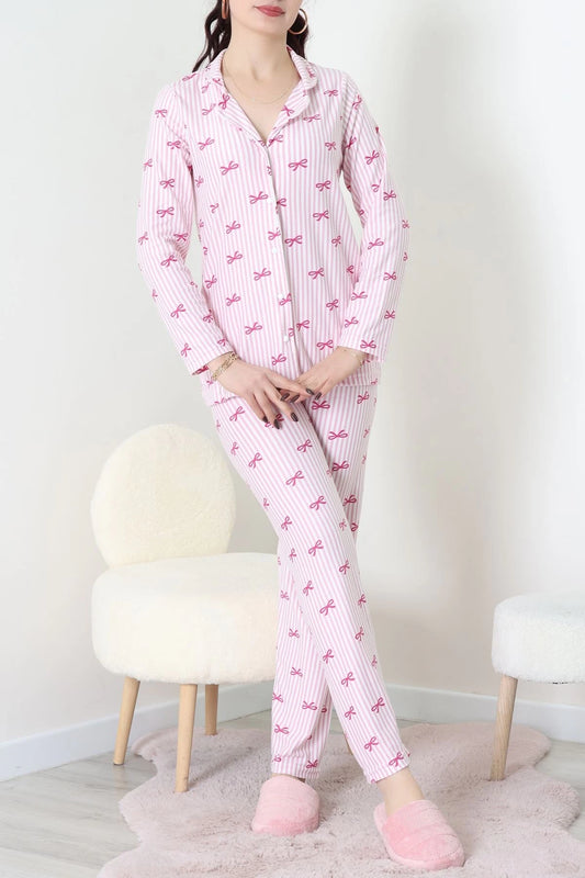 زر من الجلد المدبوغ الصناعي مخطط باللون الوردي