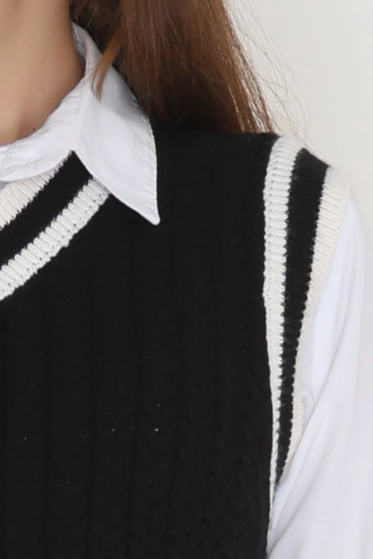 Women’s V-Neck Knitwear Sweater Vest – Black & Latte