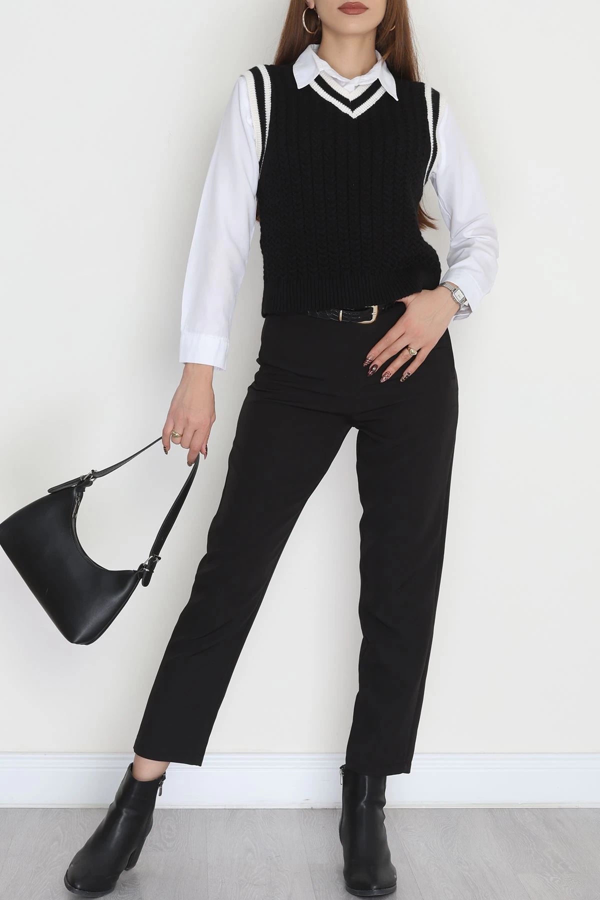 Women’s V-Neck Knitwear Sweater Vest – Black & Latte